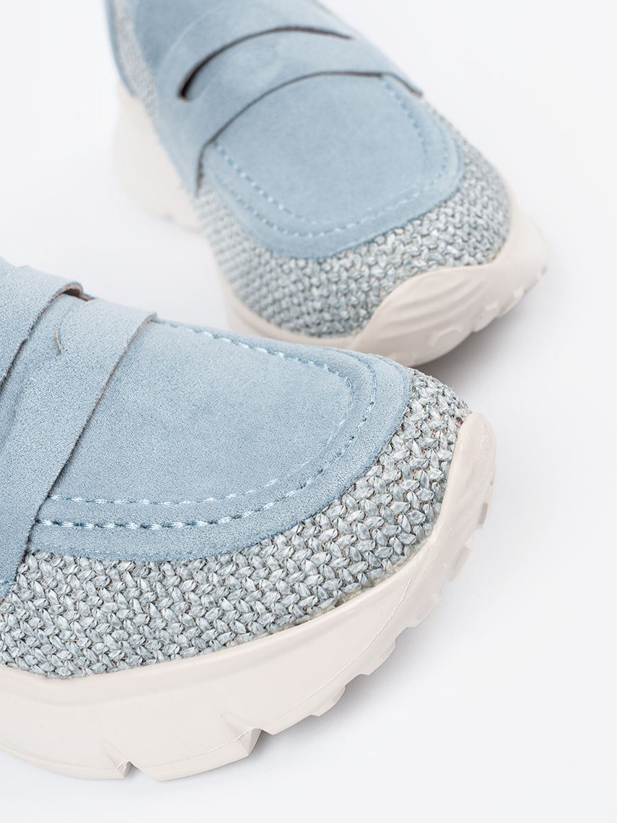 Blaue Halbschuhe mit dicker Sohle