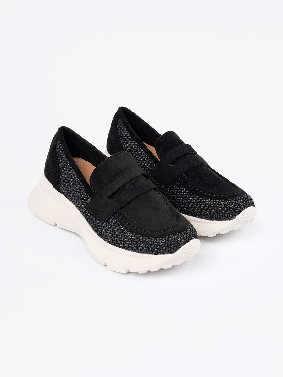 Schwarze Halbschuhe mit dicker Sohle