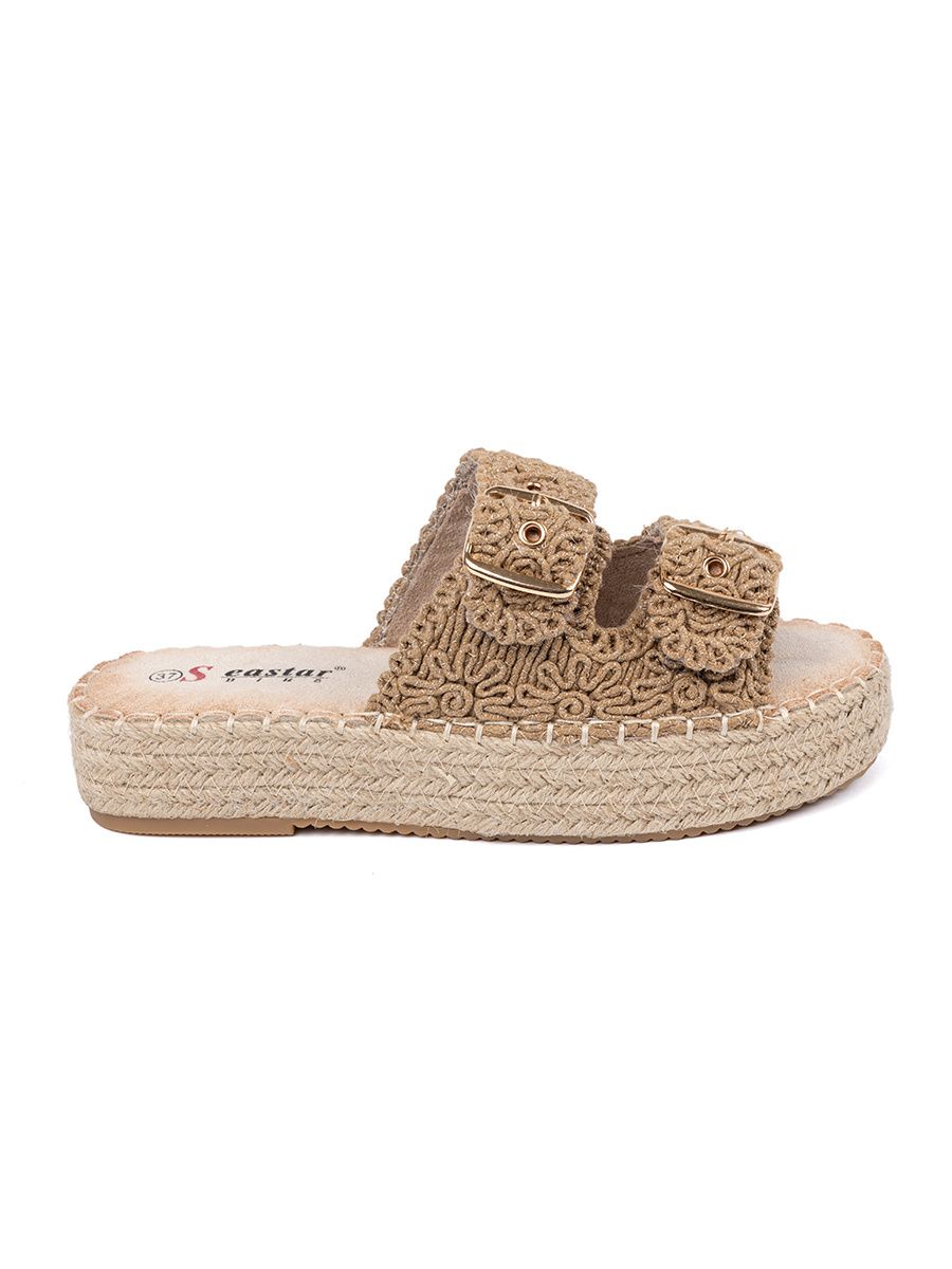 Beige geflochtene Pantoletten auf Plattform mit Schnallen