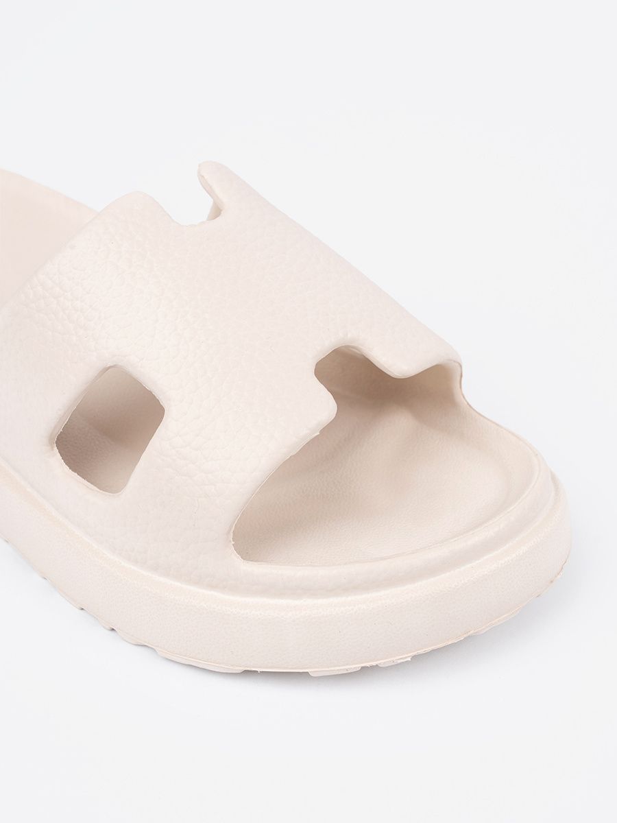 Helle beige Pantoletten auf Plattform