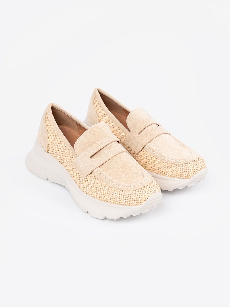 Helle beige Halbschuhe mit dicker Sohle