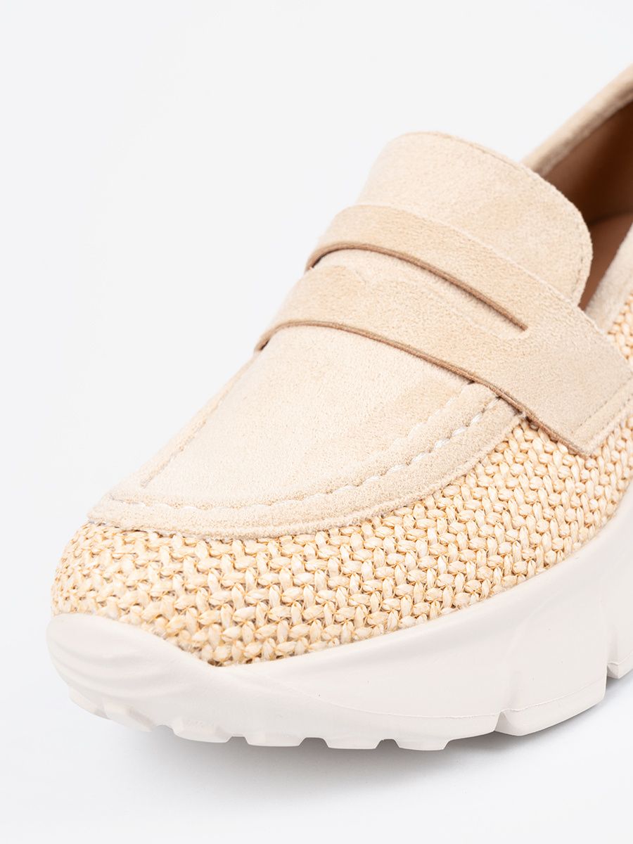Helle beige Halbschuhe mit dicker Sohle