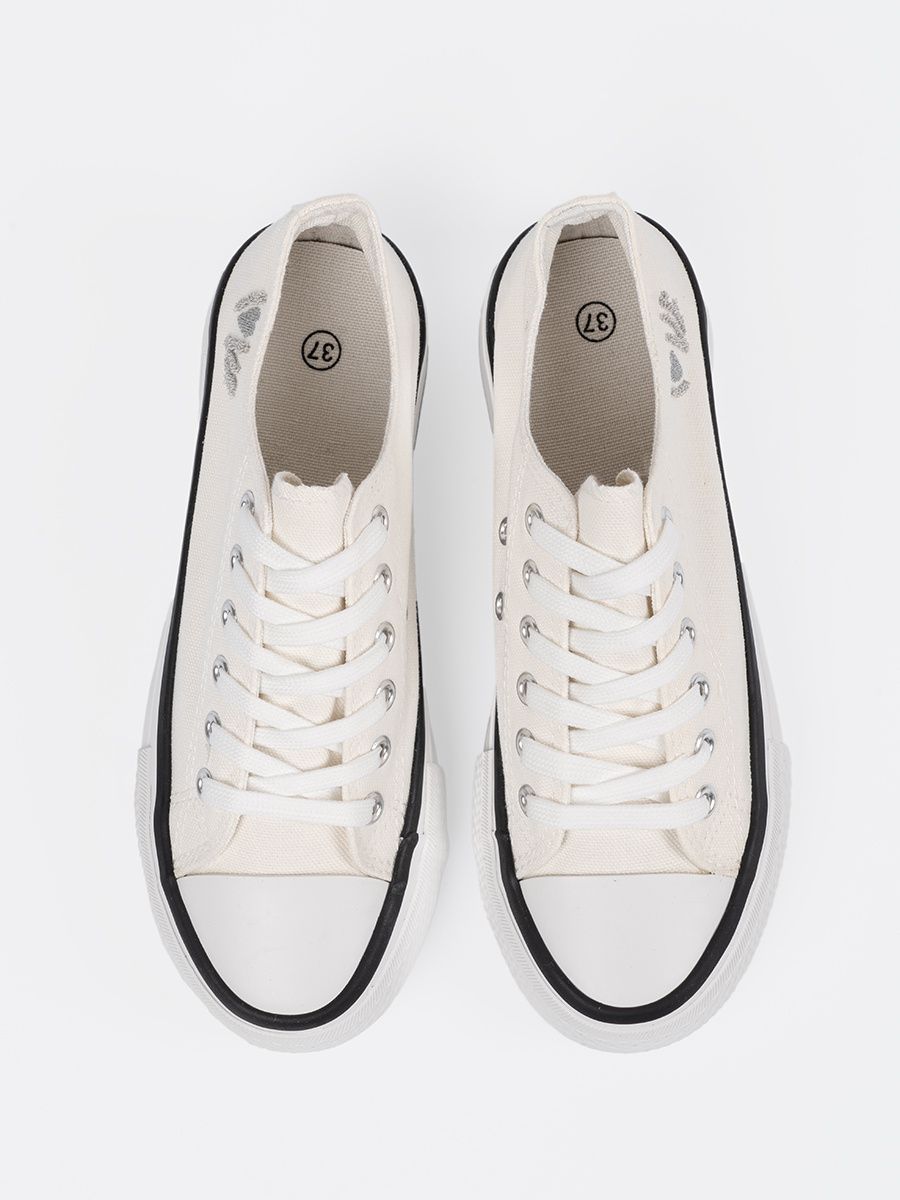 Weiße Sneakers mit Love-Schriftzug