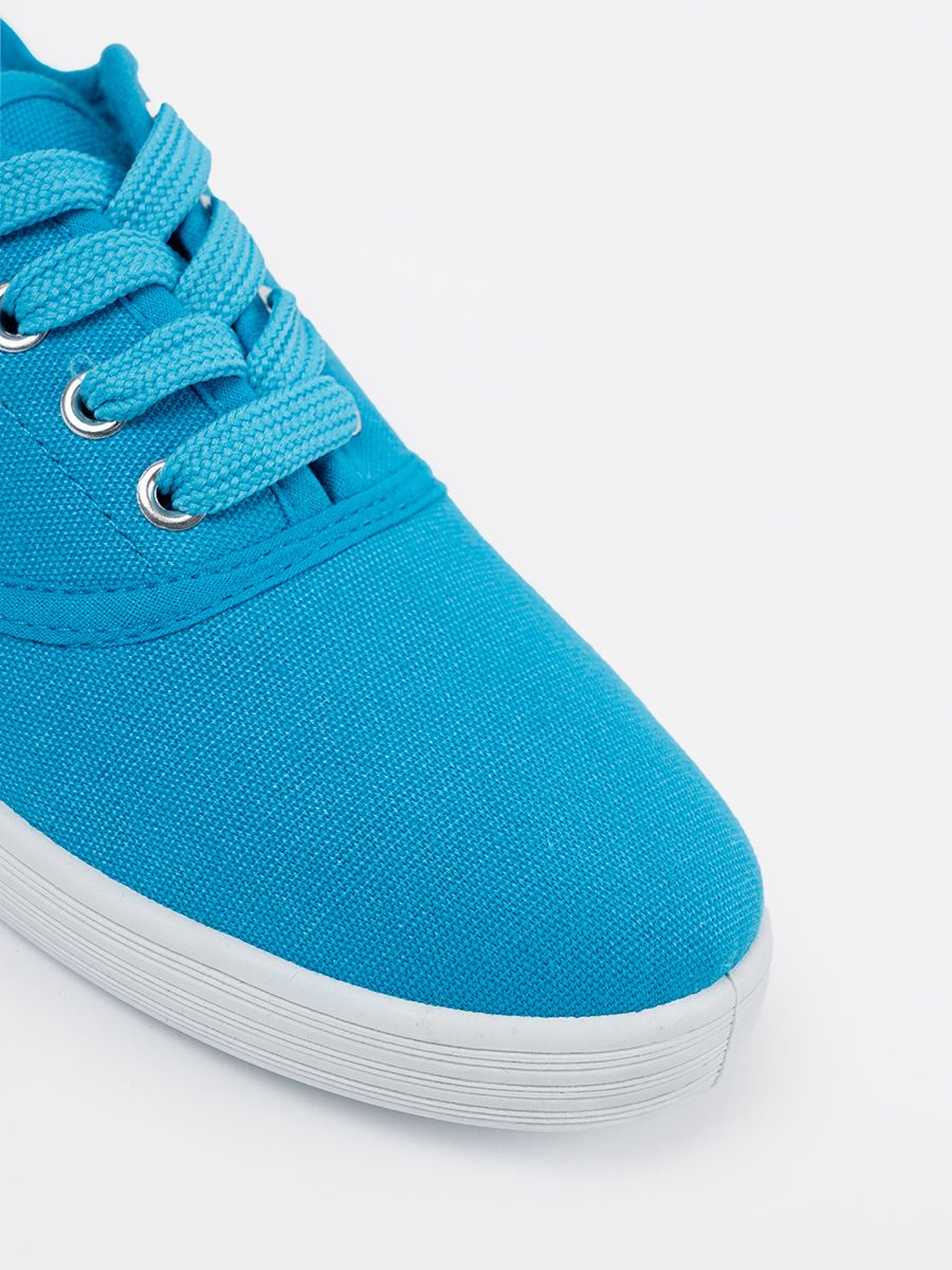 Blaue klassische Sneakers