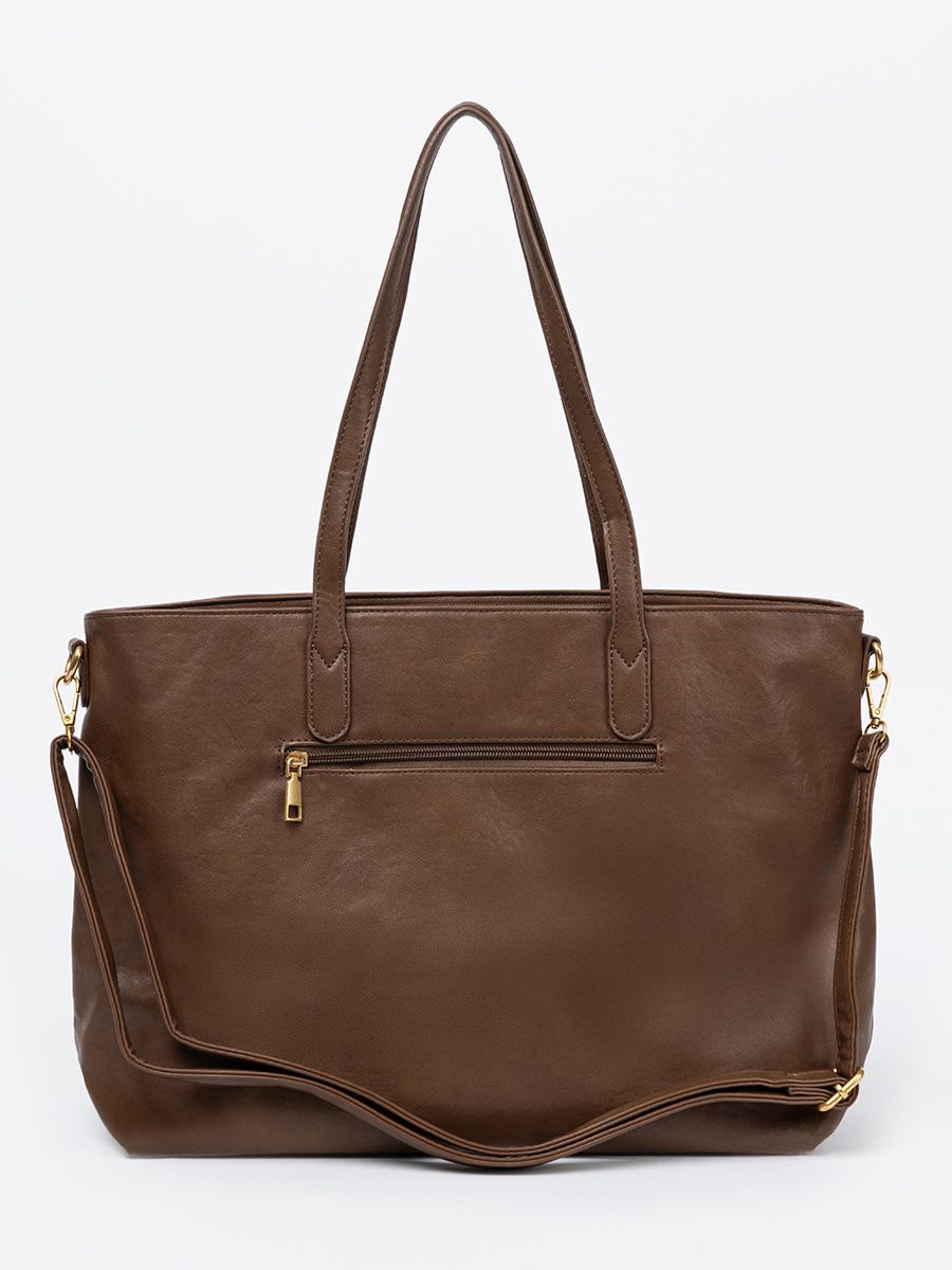 Braune Tasche mit goldenen Elementen