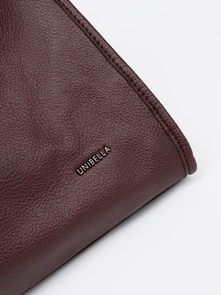 Klassische bordeauxfarbene Umhängetasche