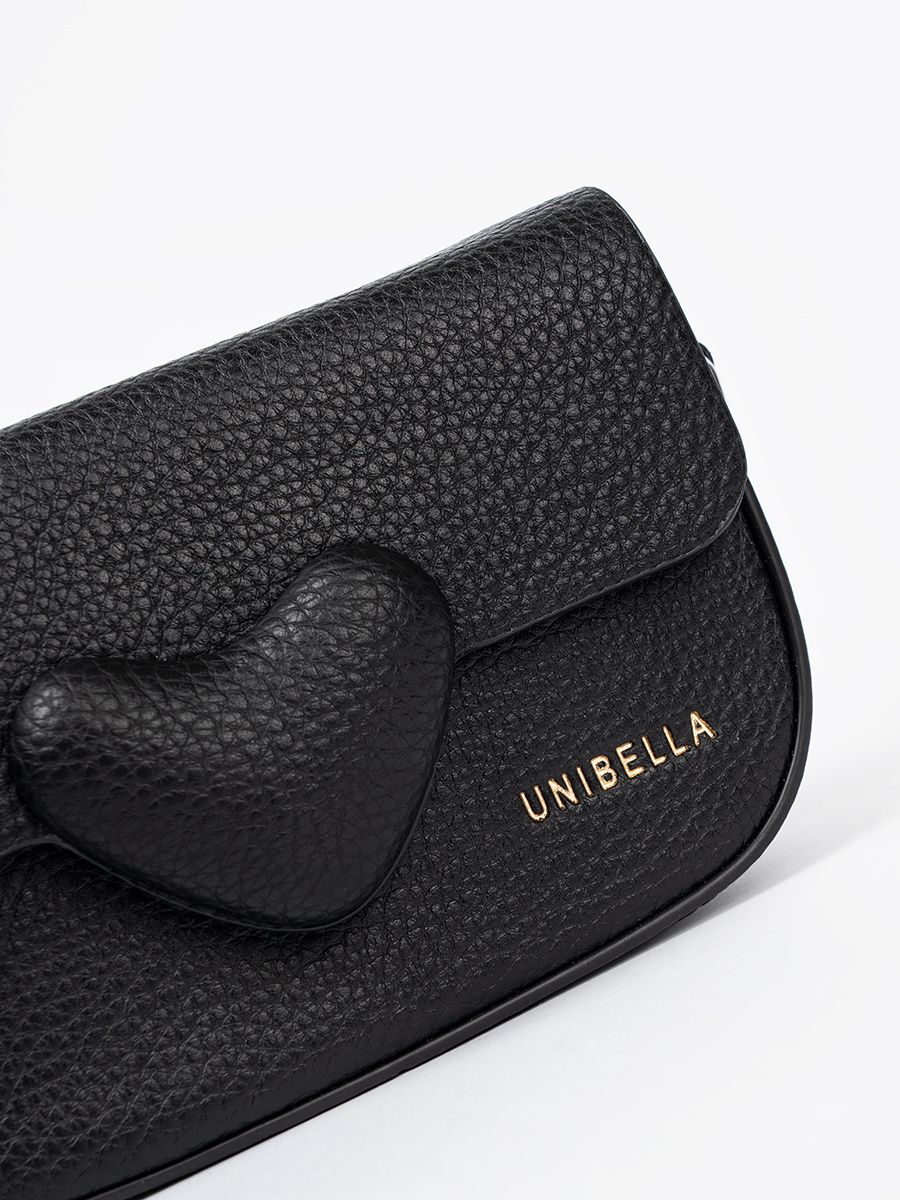 Elegante schwarze Handtasche mit dekorativem Verschluss