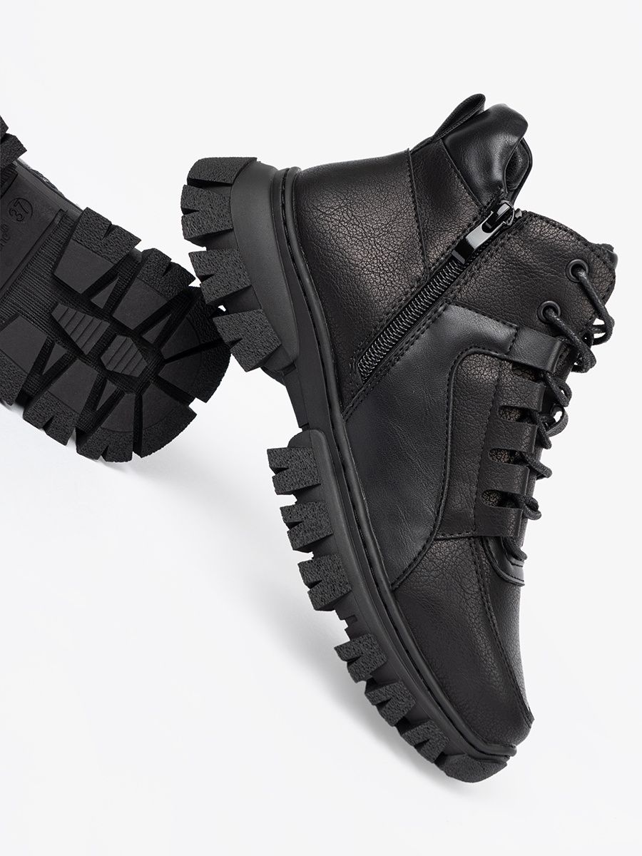 Schwarze Schnürstiefeletten mit dicker Sohle