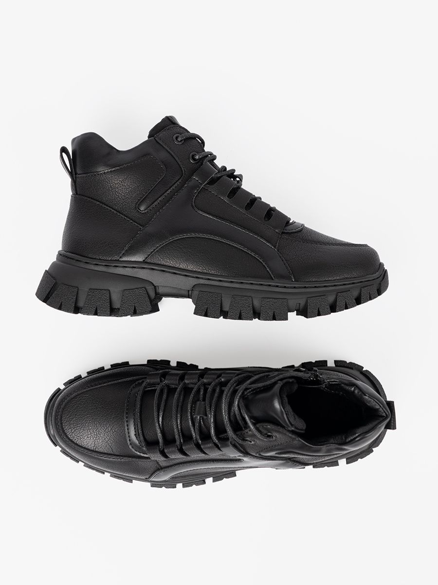 Schwarze Schnürstiefeletten mit dicker Sohle