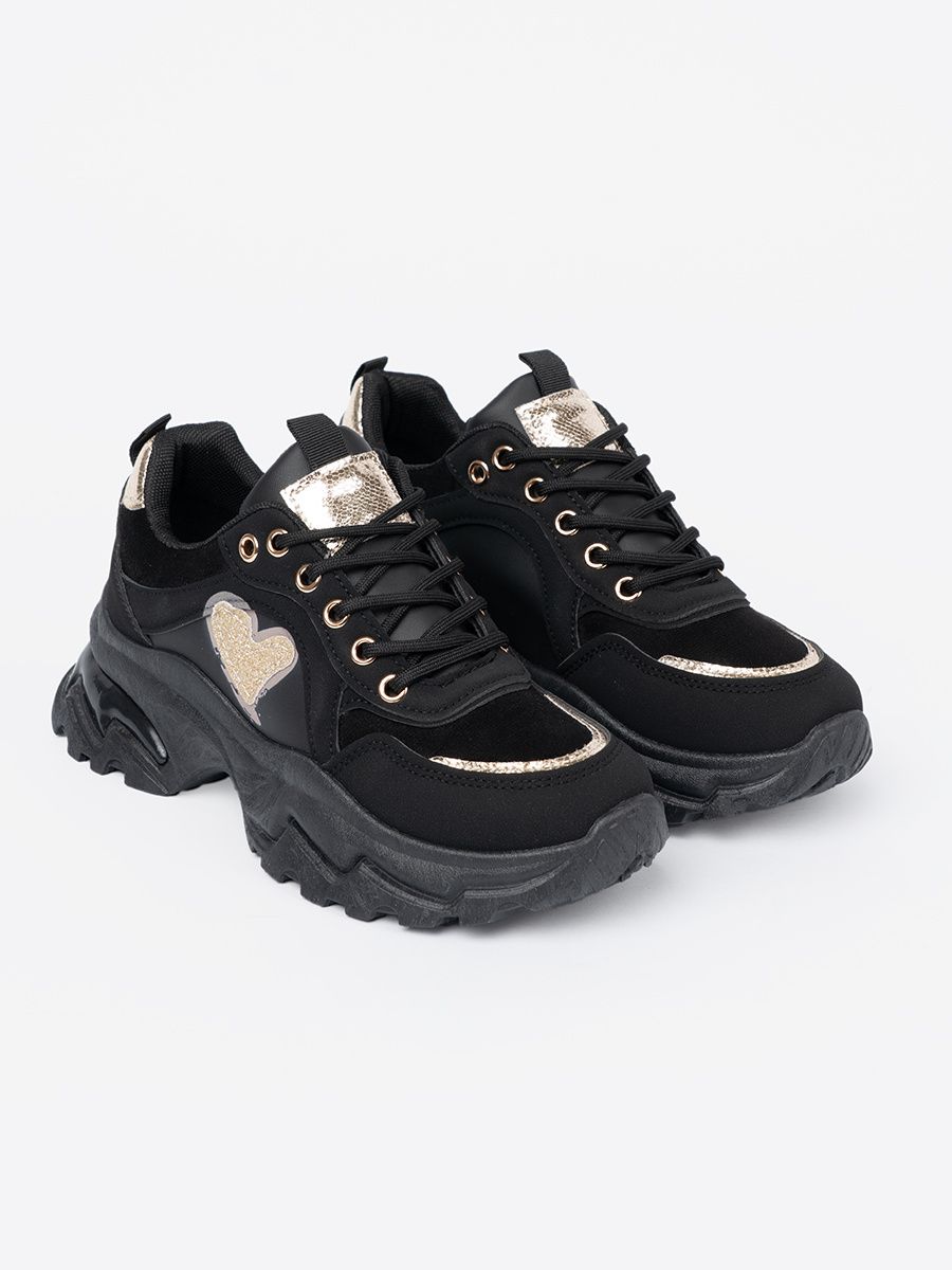 Schwarze Sneakers mit goldenem Herzen