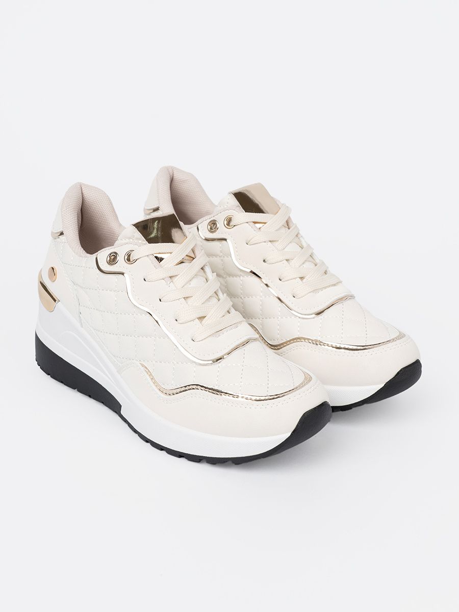 Beige Sneakers mit glänzenden goldenen Akzenten