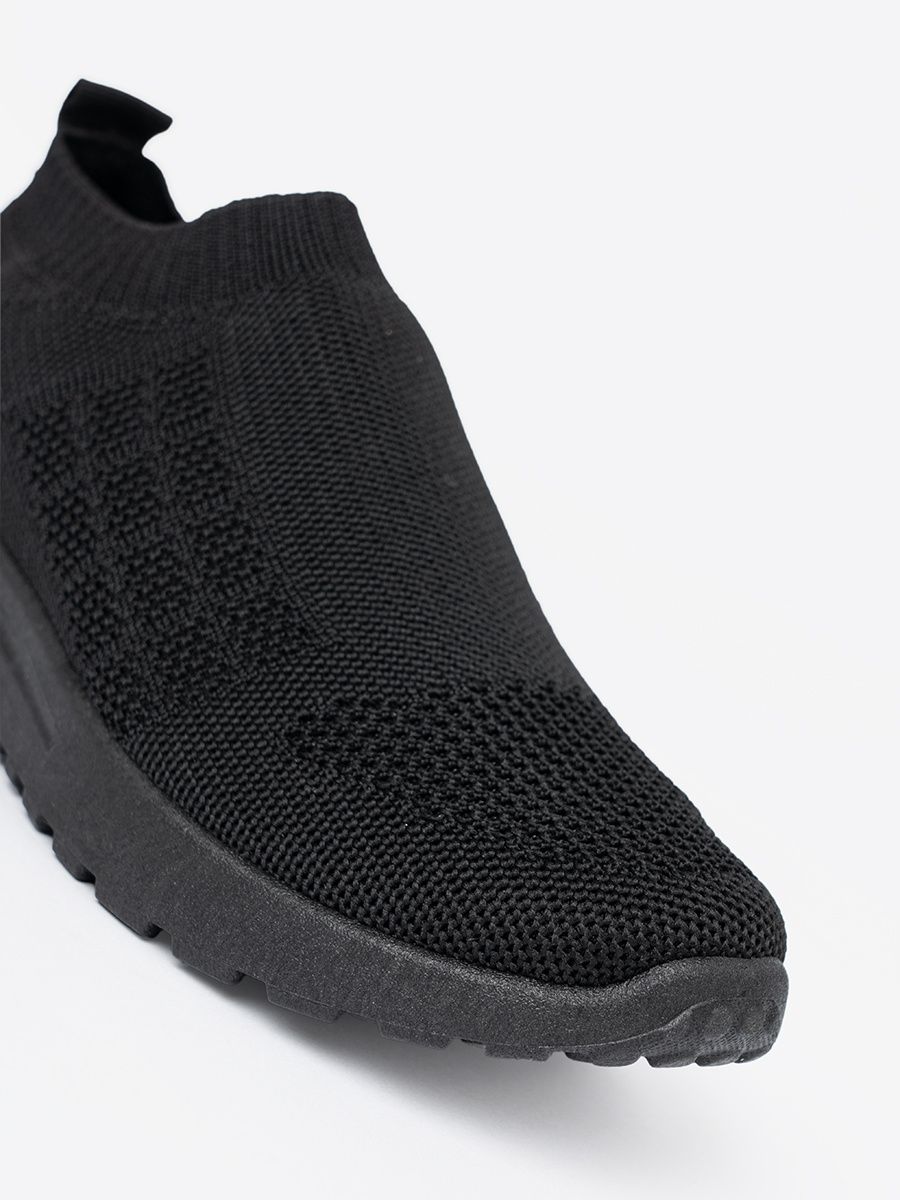 Schwarze sportliche Slip-On Sneakers mit textilem Obermaterial