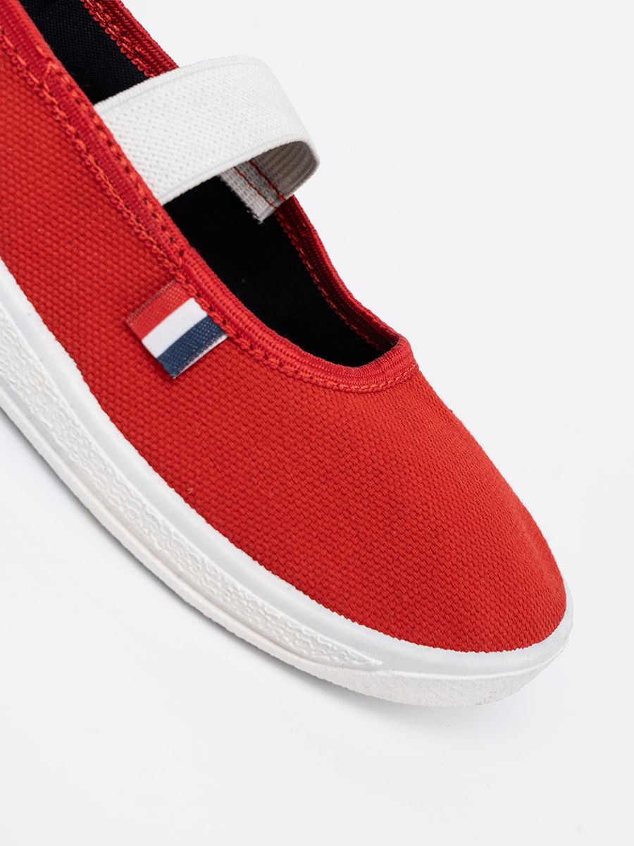 Leichte rote Sneakers mit elastischem Riemen