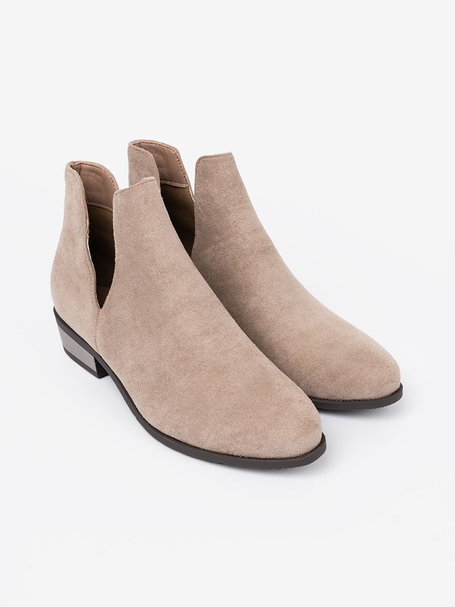 Beige Stiefeletten mit Ausschnitten