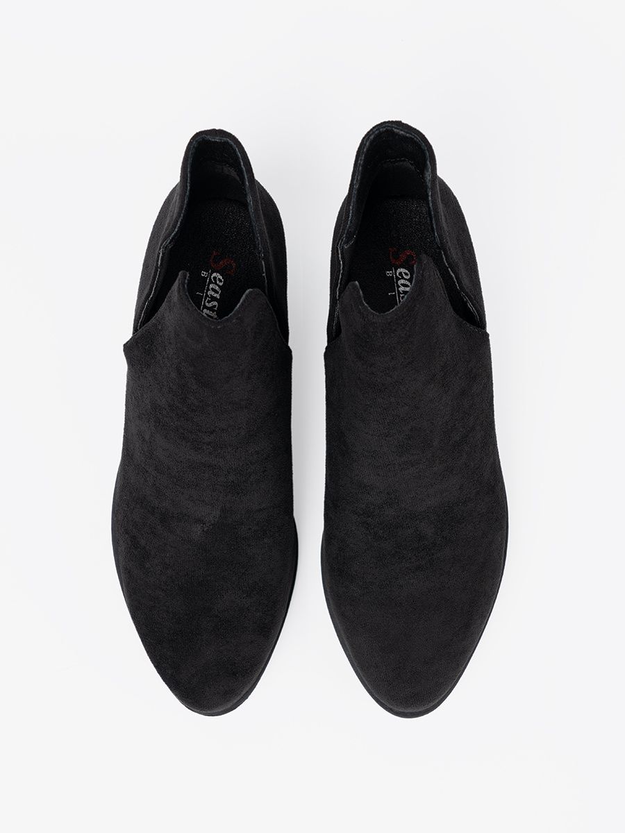 Schwarze Stiefeletten mit Ausschnitten