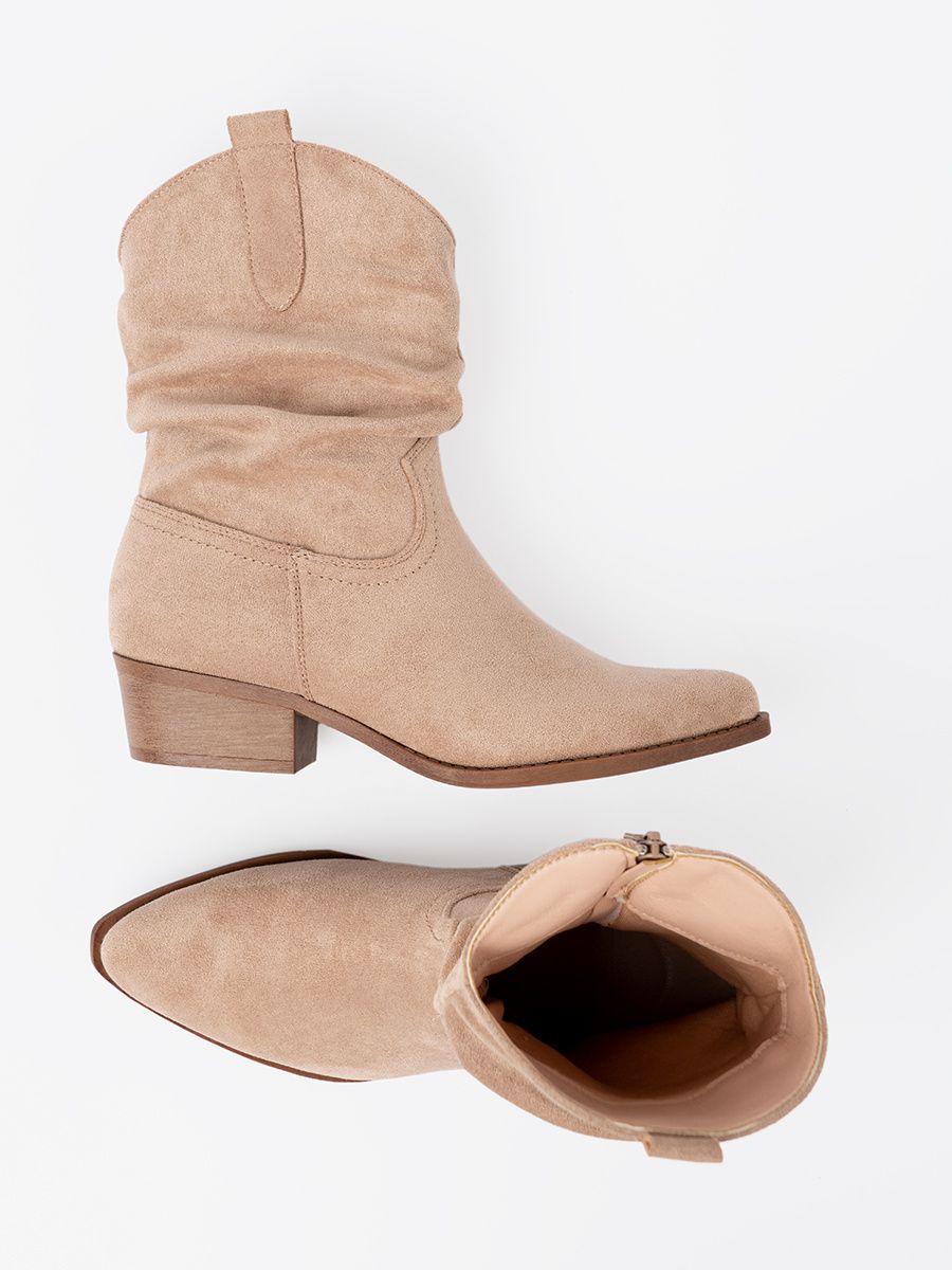 Beige Ankle Boots im klassischen Schnitt