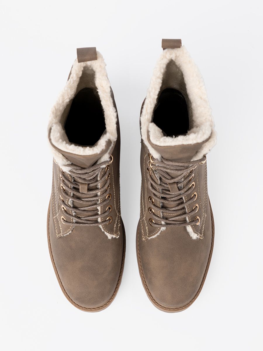 Stylische beige Stiefeletten mit dicker Sohle