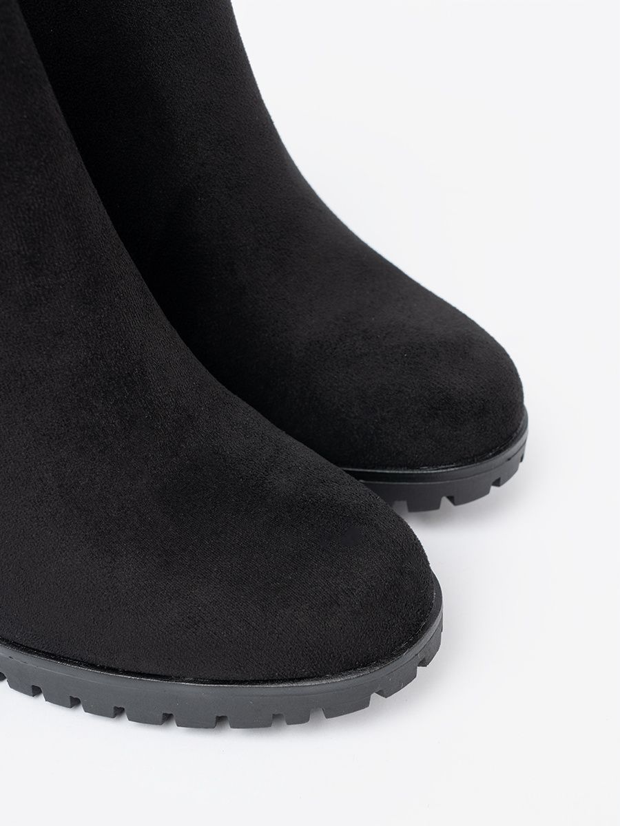 Schwarze Stiefeletten mit Blockabsatz und dekorativer Schnalle