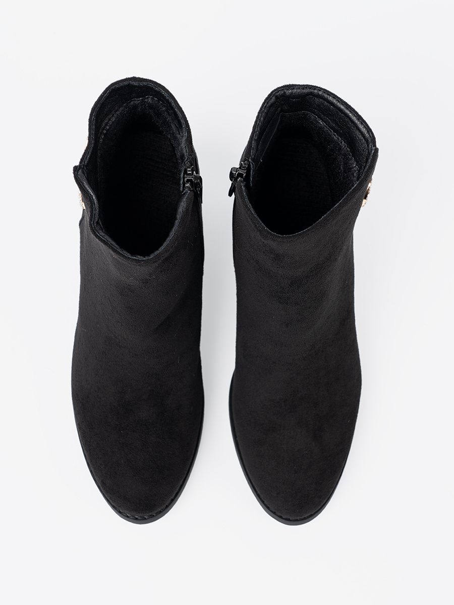 Schwarze Stiefeletten mit eleganter Schnalle