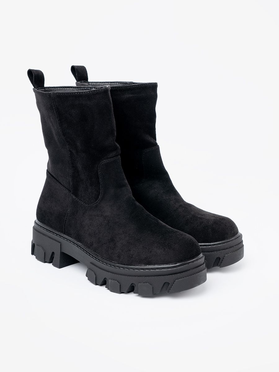 Schwarze Stiefeletten im minimalistischen Design
