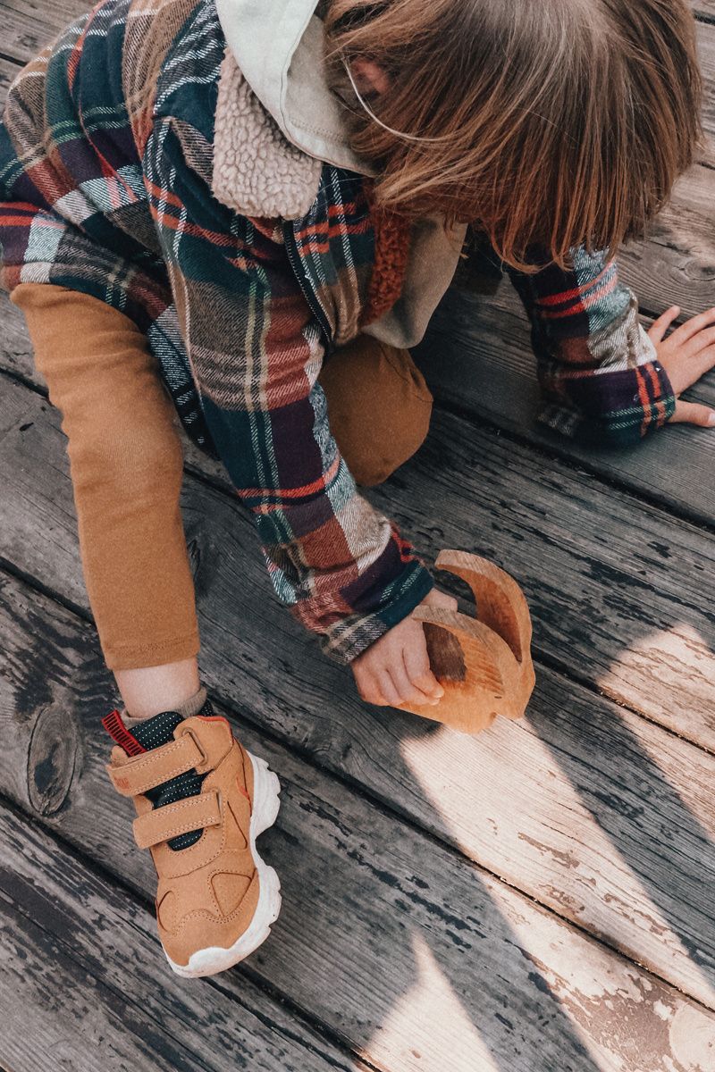 Trekking-Stiefelette aus Kunstleder mit Klettverschluss, gelb
