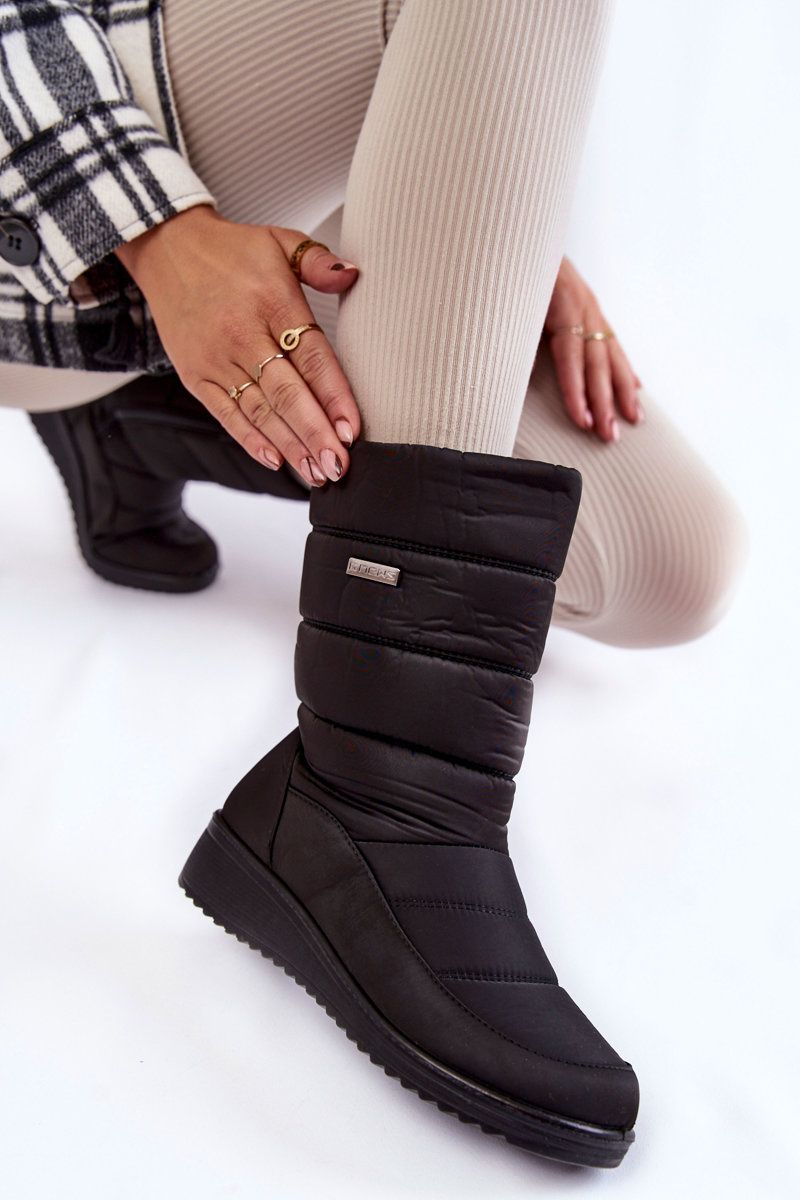 Gefütterte schwarze Schneestiefel mit Keilabsatz