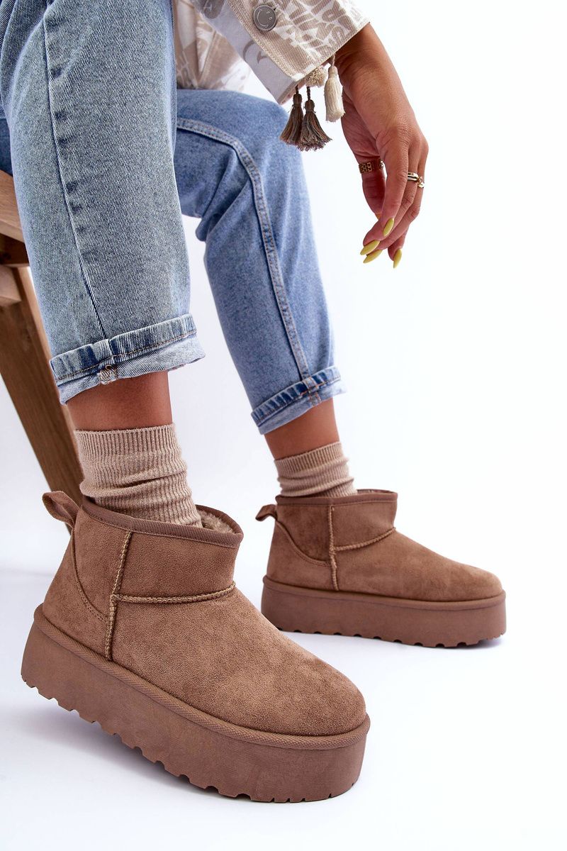 Beige Schneestiefel aus Veloursleder mit Plateau
