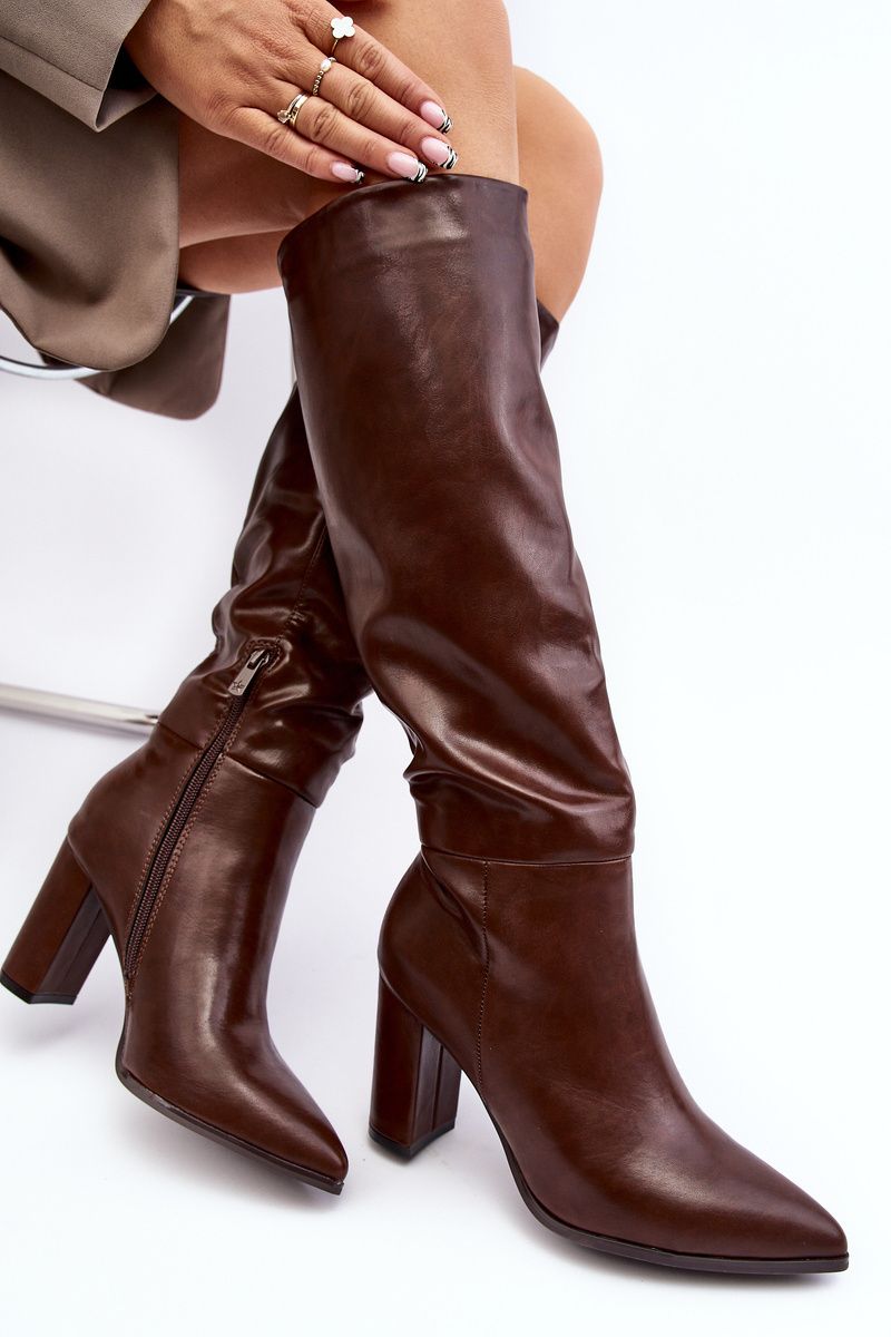 Braune kniehohe Stiefel mit Blockabsatz aus Kunstleder