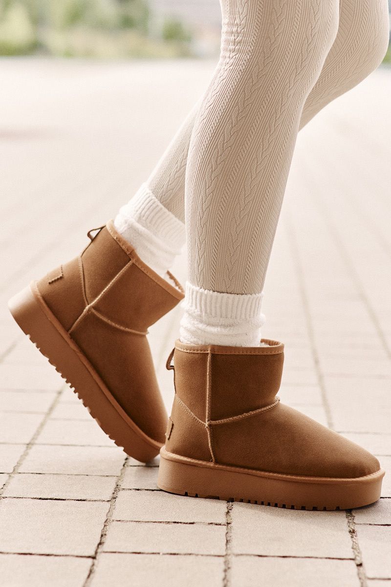 Snowboots aus Veloursleder mit Plateau in Braun