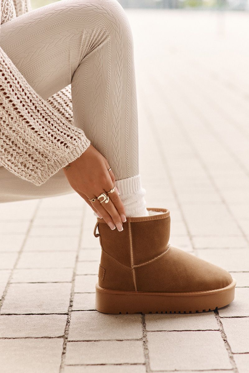 Snowboots aus Veloursleder mit Plateau in Braun