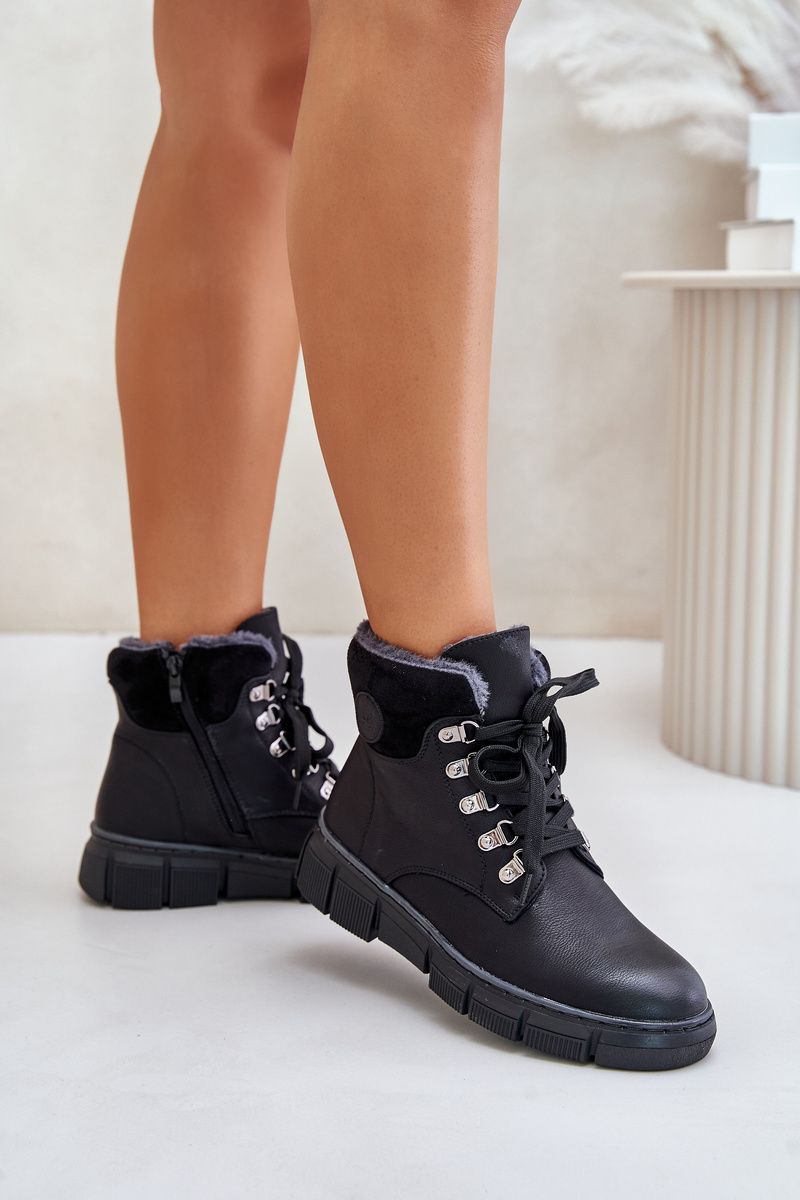 Gefütterte schwarze Stiefelette mit Reißverschluss und Plateausohle