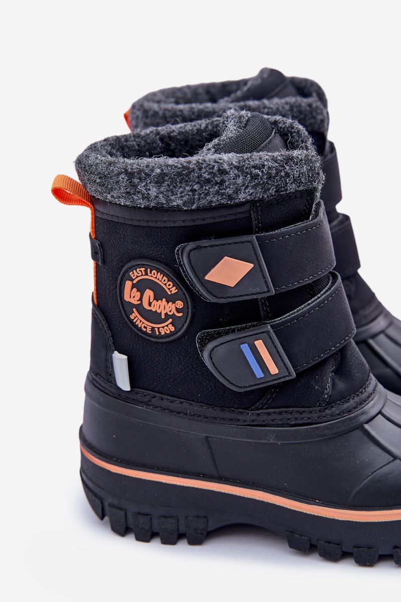 Schwarzer Winter-Snowboot mit Klettverschluss aus Kunstleder