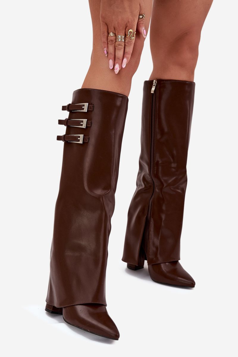 Stiefel mit Blockabsatz, umgeschlagenem Schaft und Riemen mit Schnallen, braun