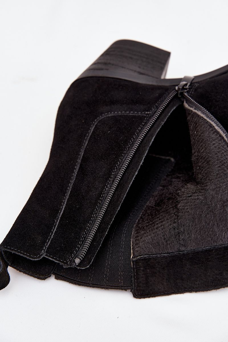 Gefütterte Veloursleder-Stiefelette mit Blockabsatz, schwarz