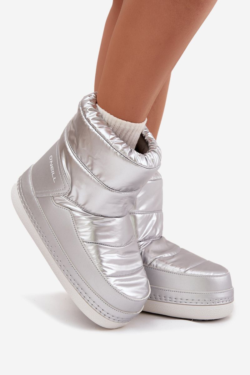 Silberne Schneestiefel mit warmer Fütterung