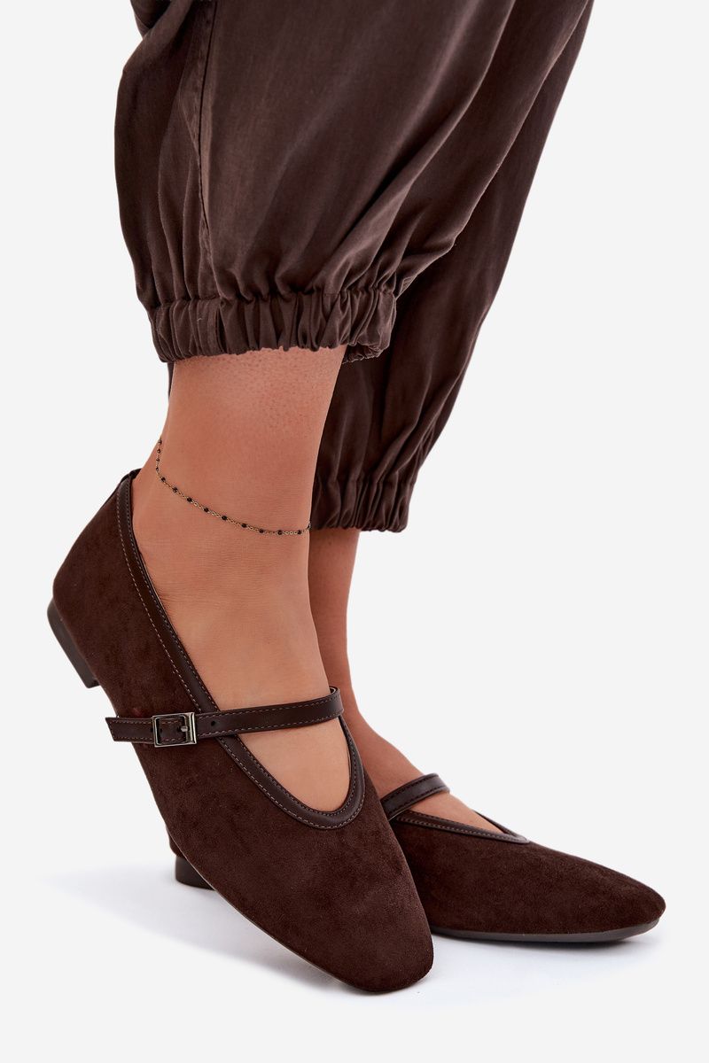 Braune Ballerinas mit Riemen aus Velourslederimitat