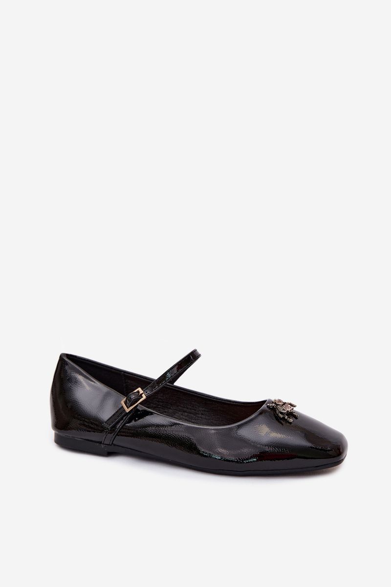 Lackierte Ballerinas mit Riemen und Zierapplikation aus Kunstleder, schwarz