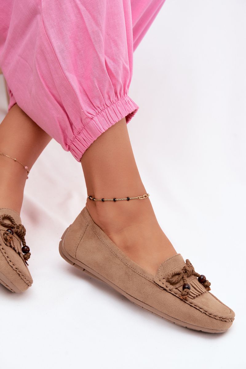 Beige Mokassins aus Veloursleder mit Schleife und Fransen