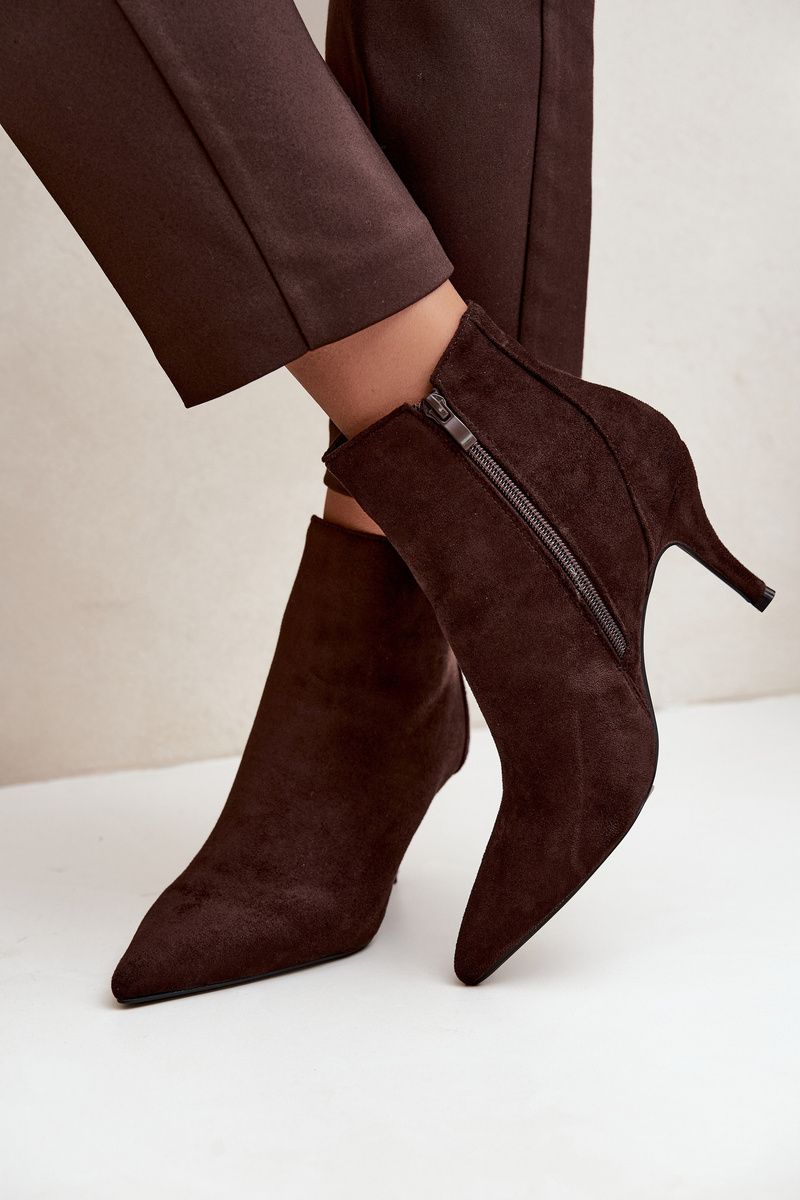 Stiefelette mit Stiletto-Absatz aus braunem Kunstveloursleder