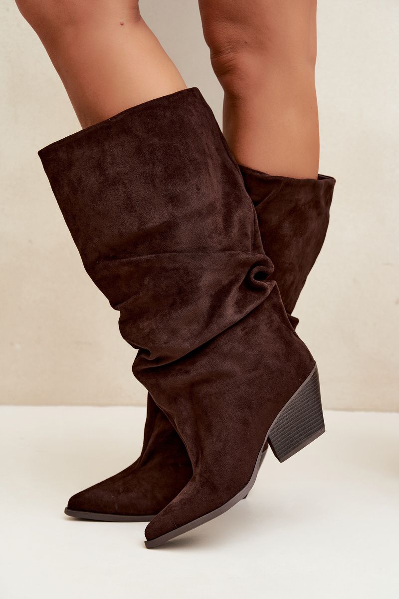 Stiefelette aus Veloursleder mit gerafftem Schaft und Absatz, braun