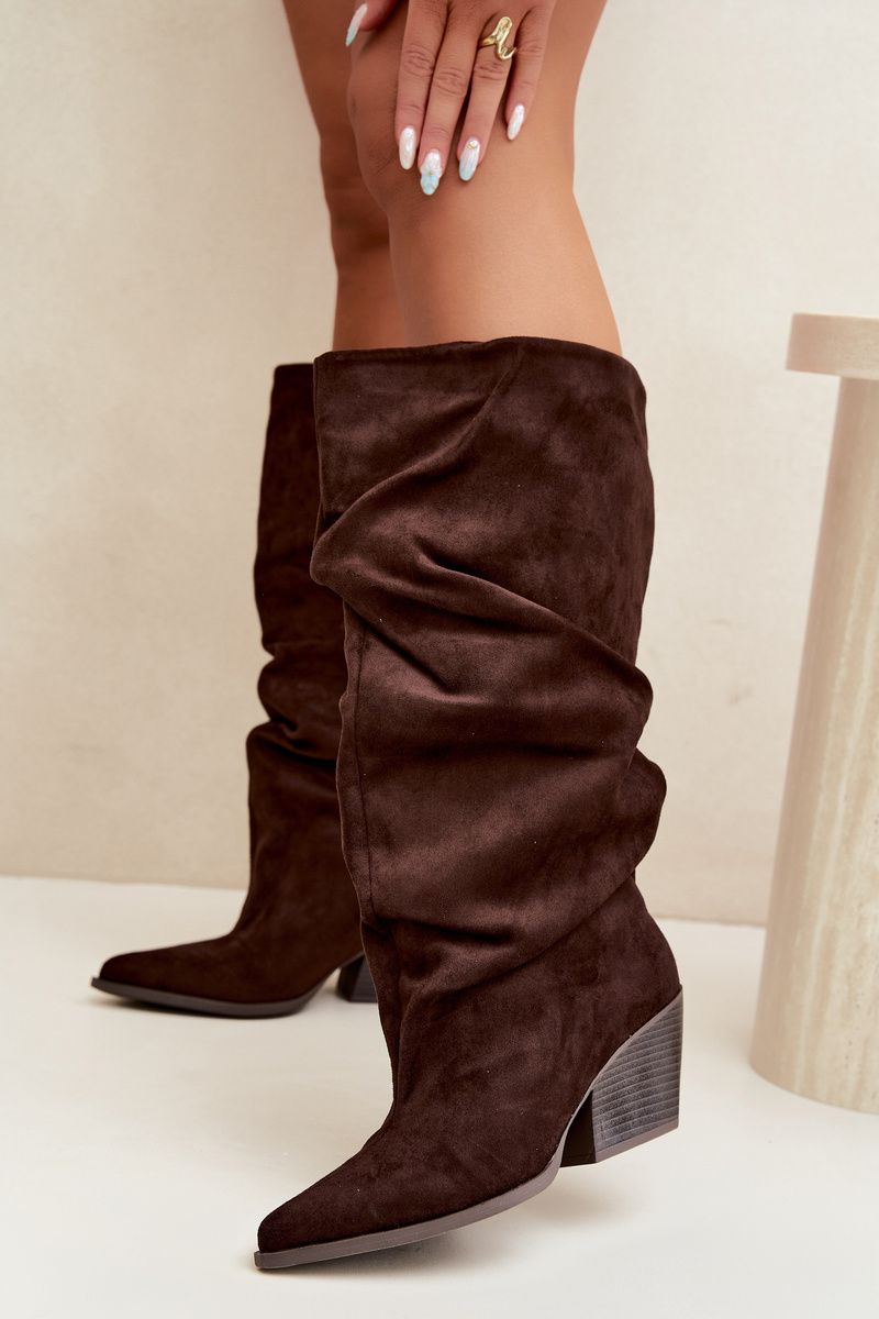 Stiefelette aus Veloursleder mit gerafftem Schaft und Absatz, braun