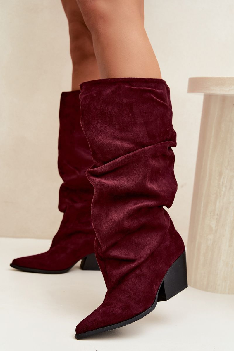 Bordeauxrote Stiefel aus Veloursleder mit gerafftem Schaft und Absatz