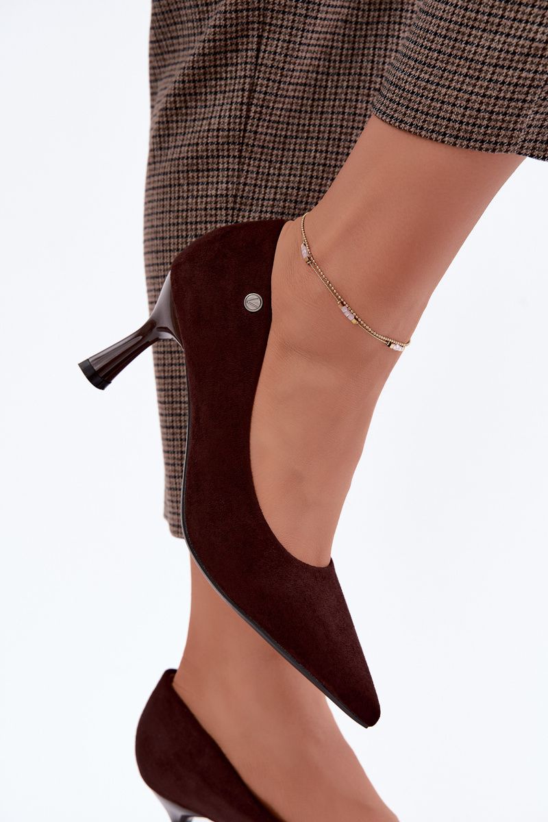 Elegante Pumps aus braunem Veloursleder mit schlankem Absatz