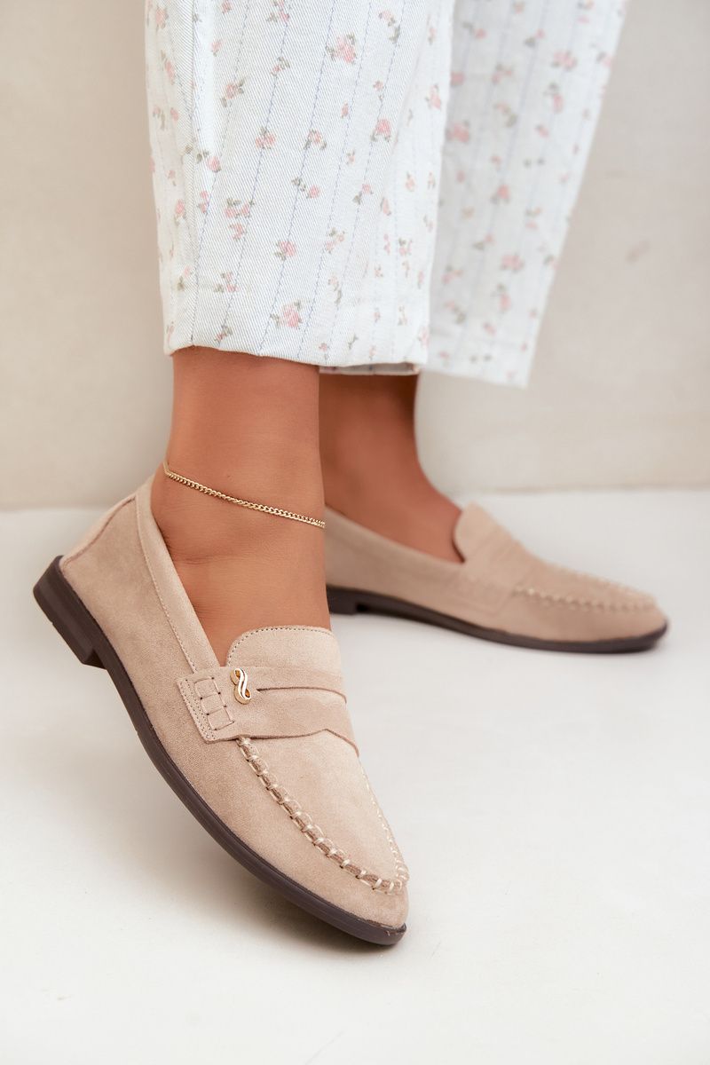 Beige Mokassins aus Velourslederimitat mit dekorativem Detail
