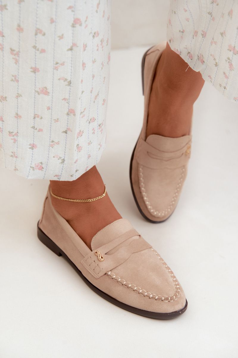 Beige Mokassins aus Velourslederimitat mit dekorativem Detail