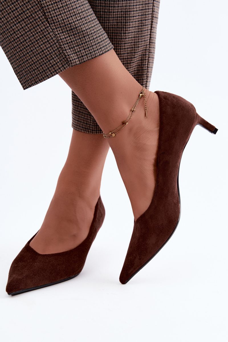 Pumps mit spitzer Kappe aus braunem Veloursleder