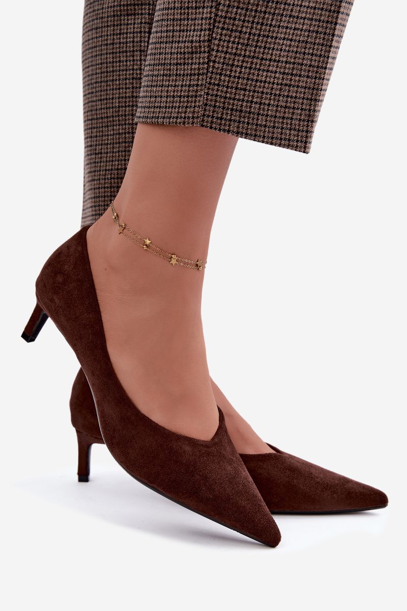 Pumps mit spitzer Kappe aus braunem Veloursleder
