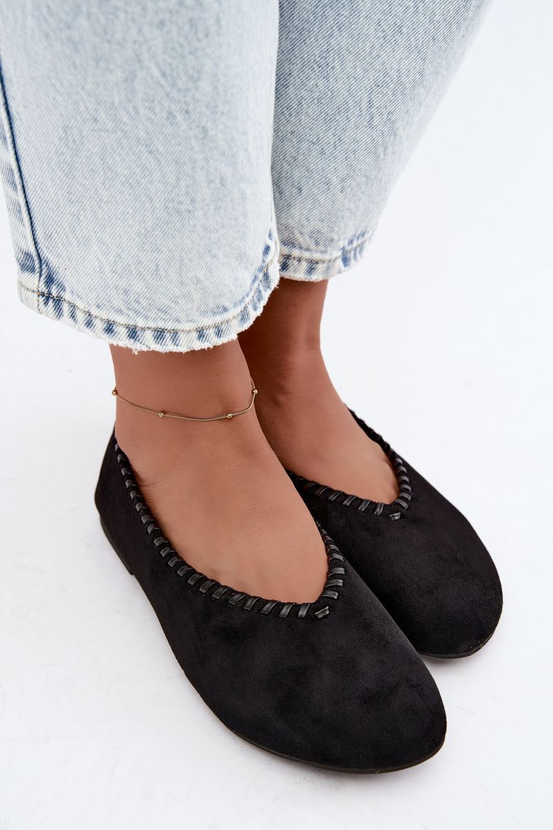 Schwarze Ballerinas mit geflochtenem Besatz