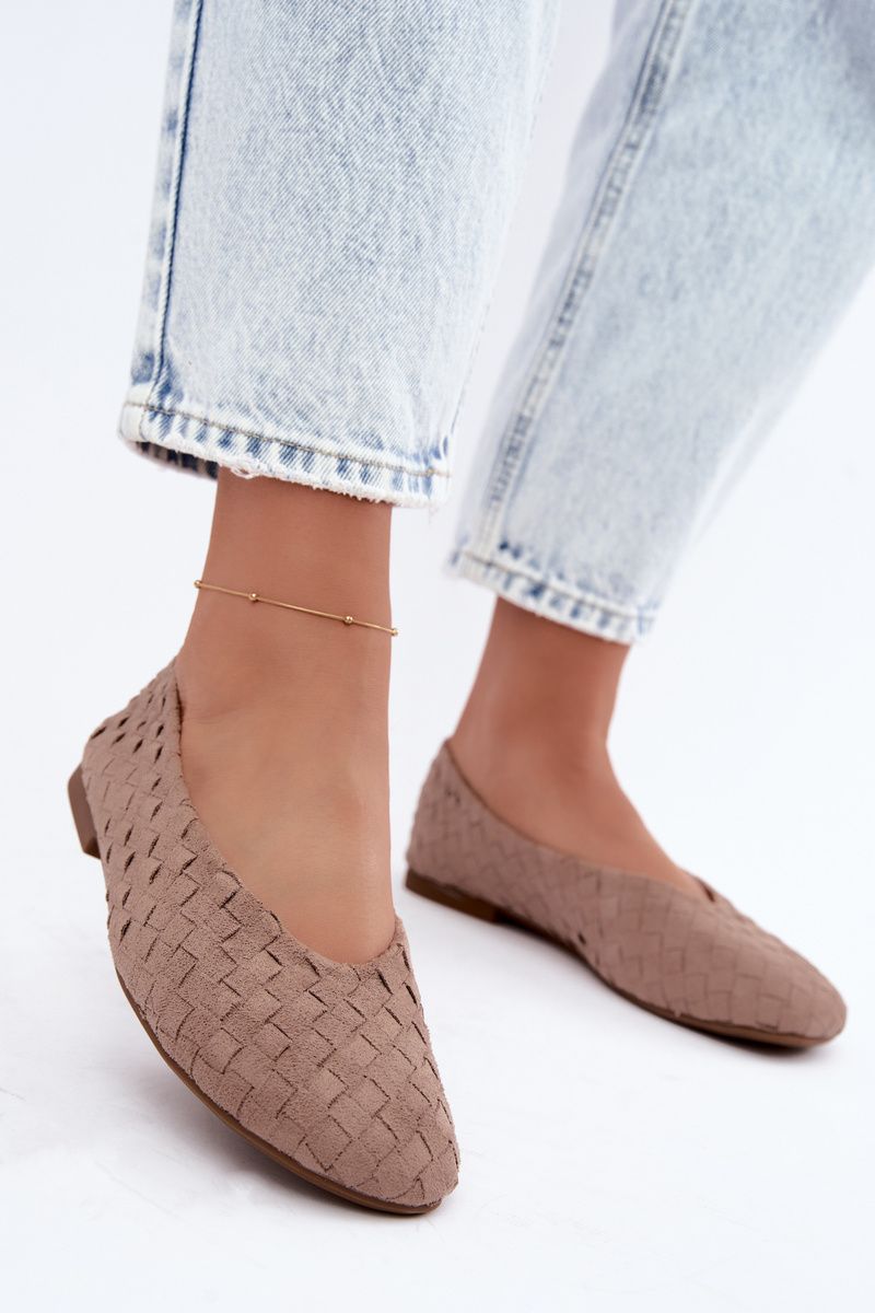 Geflochtene beige Ballerinas aus Kunstveloursleder