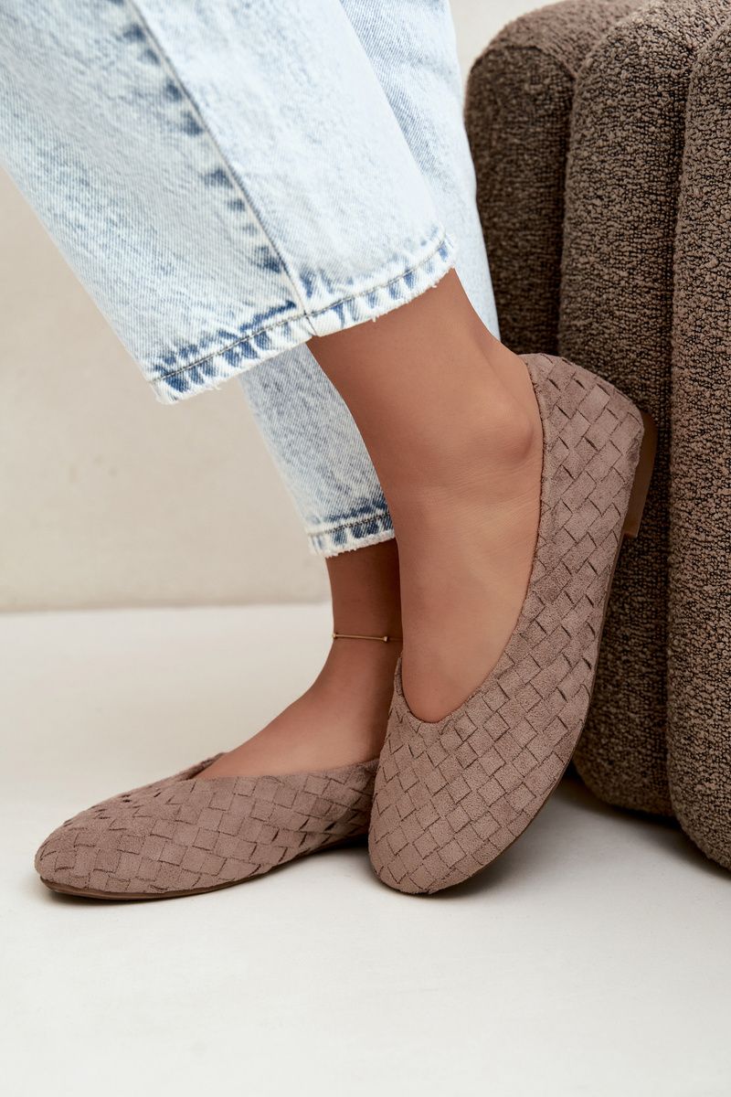 Geflochtene beige Ballerinas aus Kunstveloursleder